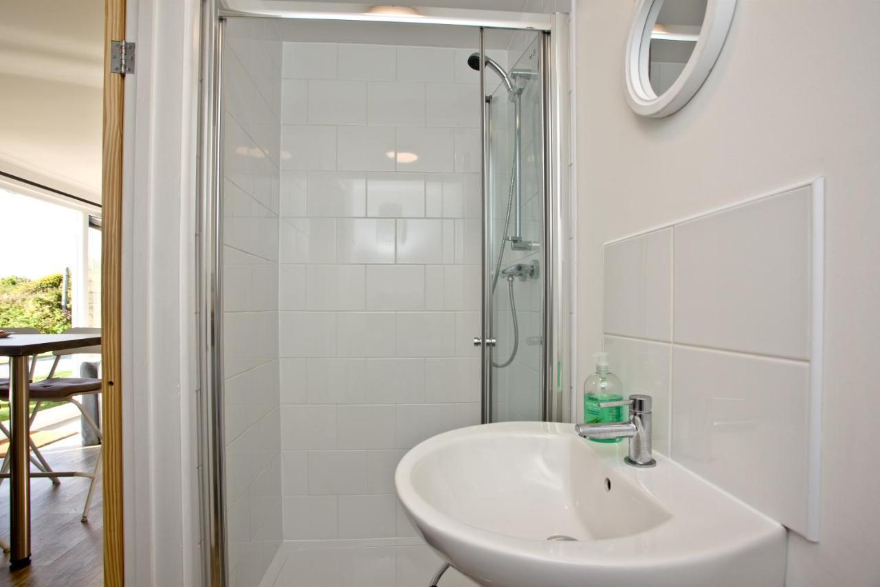 Wheal Prosper- Beautifully Fitted Wooden Lodge Helston Cornwall Екстериор снимка