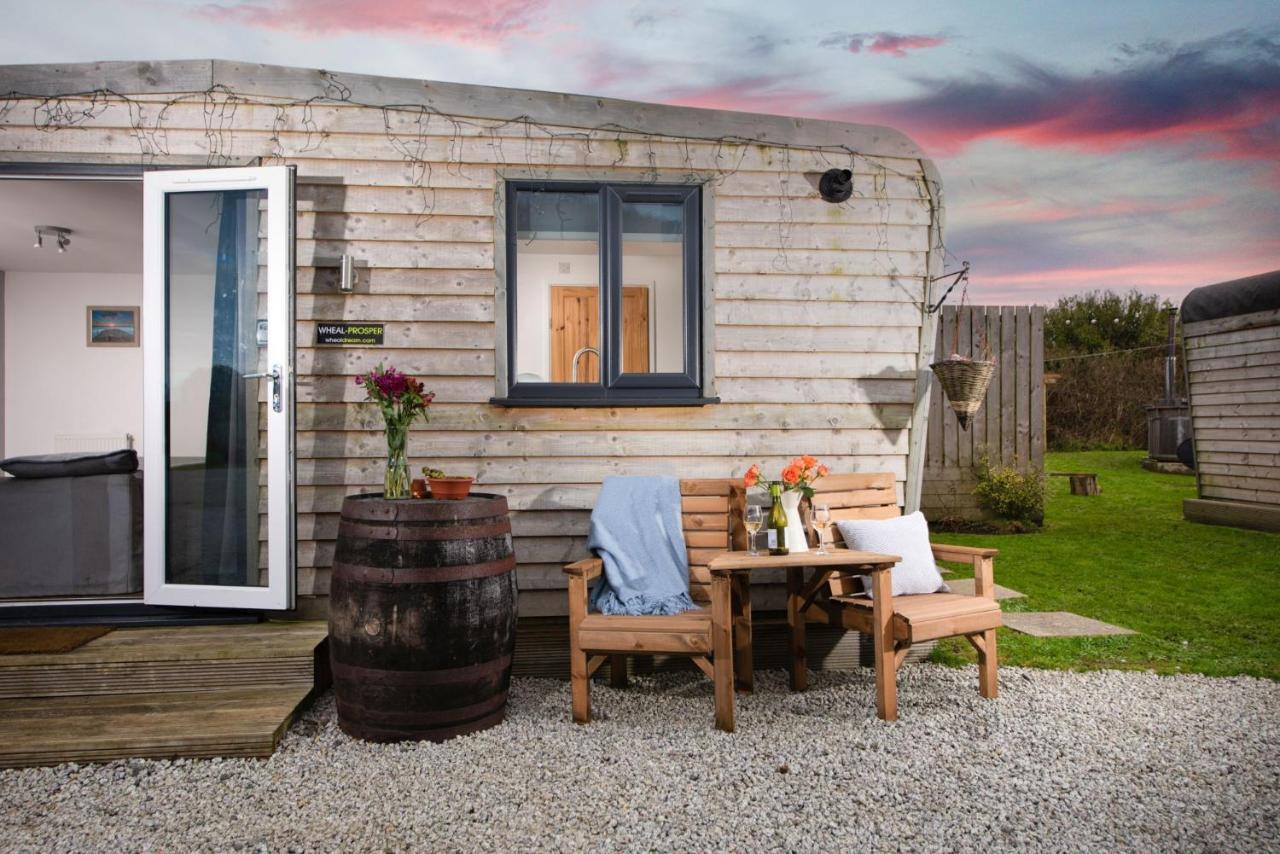 Wheal Prosper- Beautifully Fitted Wooden Lodge Helston Cornwall Екстериор снимка