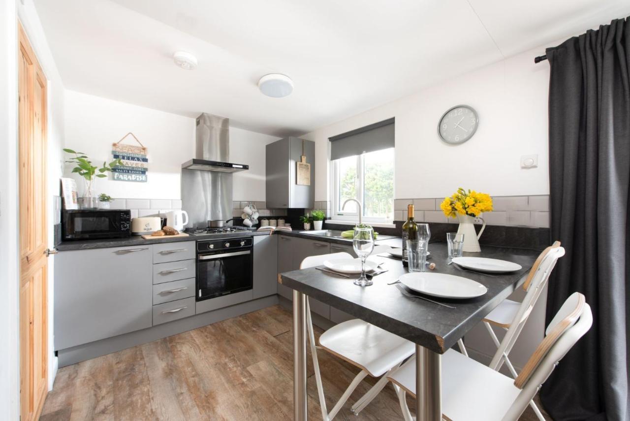 Wheal Prosper- Beautifully Fitted Wooden Lodge Helston Cornwall Екстериор снимка