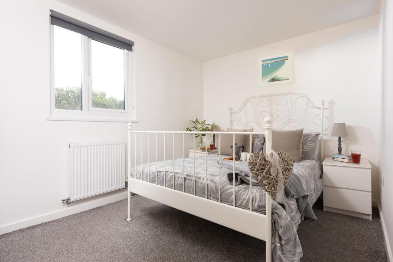 Wheal Prosper- Beautifully Fitted Wooden Lodge Helston Cornwall Екстериор снимка