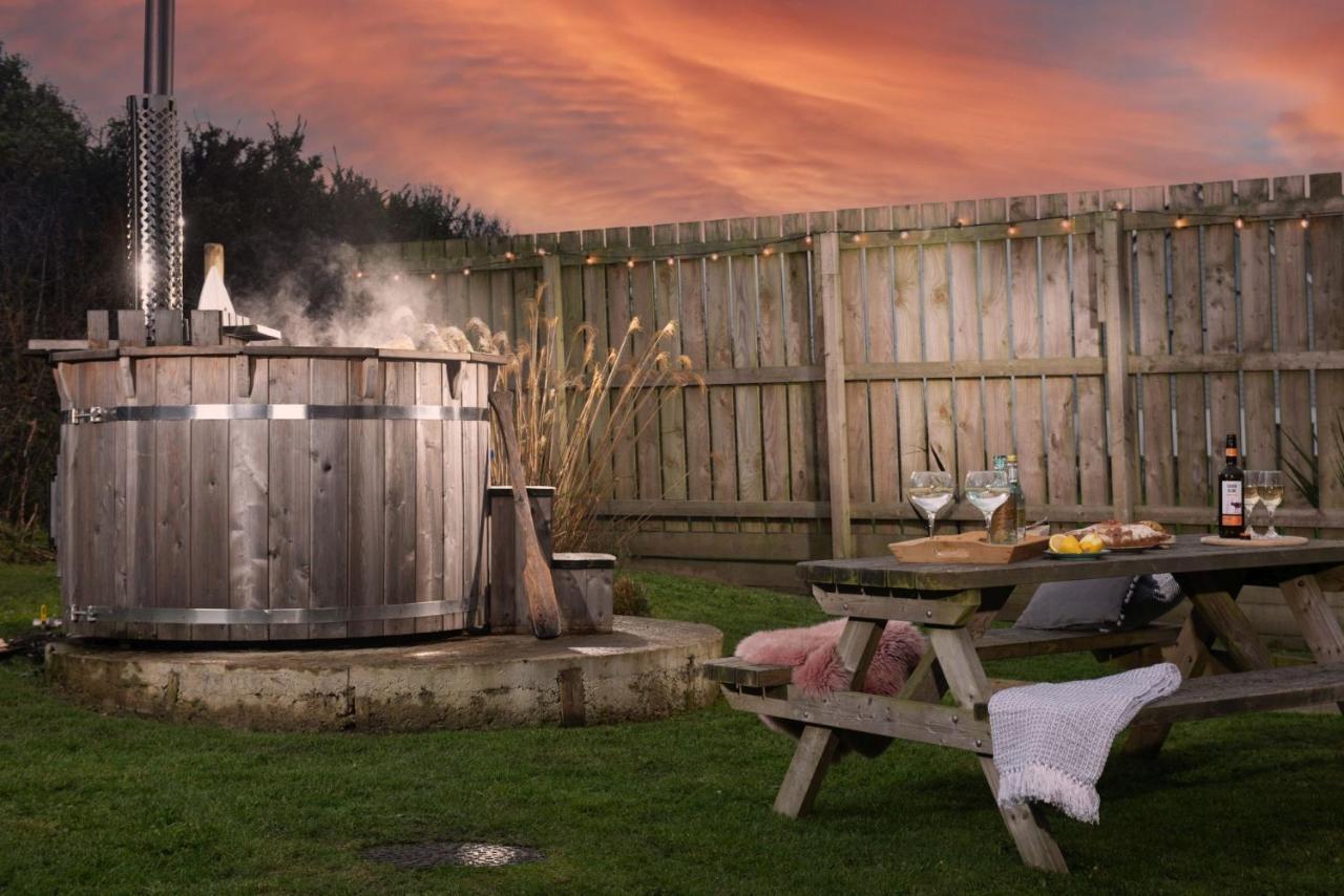 Wheal Prosper- Beautifully Fitted Wooden Lodge Helston Cornwall Екстериор снимка