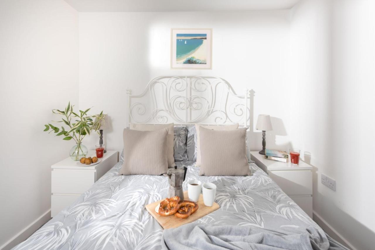 Wheal Prosper- Beautifully Fitted Wooden Lodge Helston Cornwall Екстериор снимка