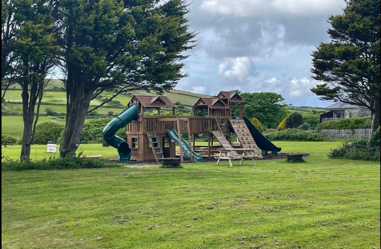 Wheal Prosper- Beautifully Fitted Wooden Lodge Helston Cornwall Екстериор снимка